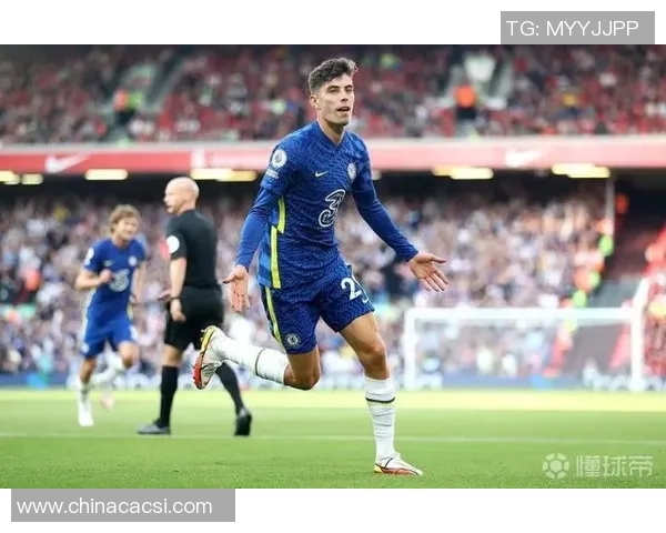 哈弗茨的日常穿搭解析：从球场到街头的时尚之旅