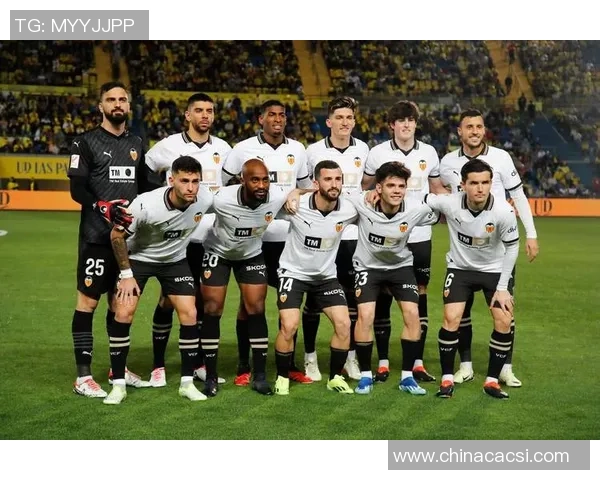 巴萨足球俱乐部球星交换新策略引发热议潜在交易与未来发展方向探讨