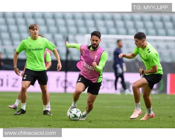 足球前卫球星的巅峰之路如何影响现代足球战术与比赛格局