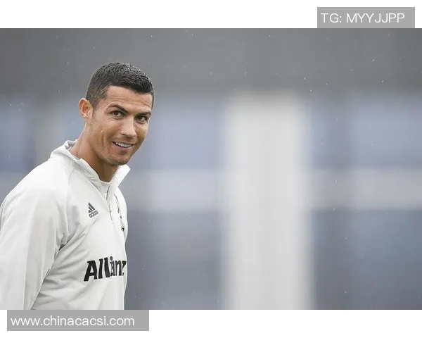 足球巨星逆境突围浴火重生再度统治绿茵巅峰时刻